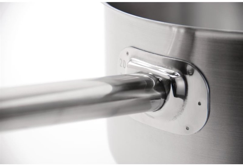  Vogue Stainless Steel Saucepan 8Ltr 