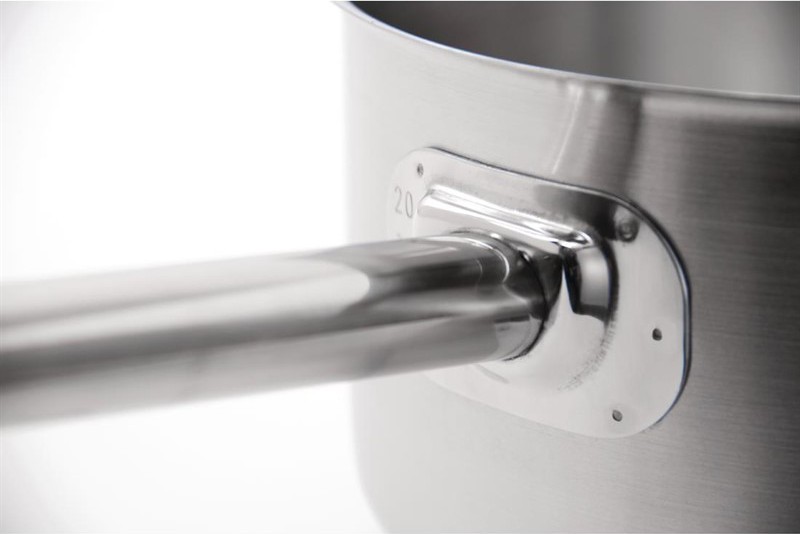  Vogue Stainless Steel Saucepan 5Ltr with Lid 